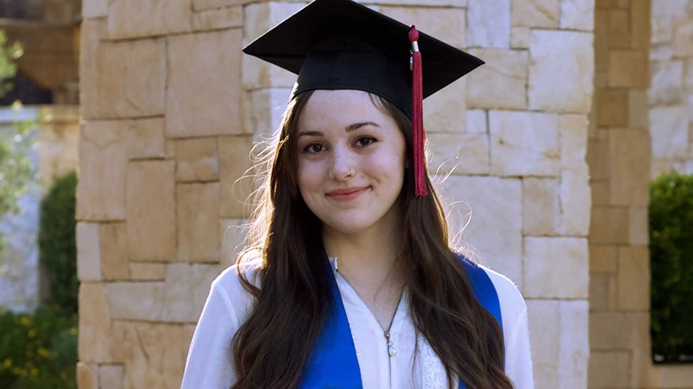 Students receiving study abroad guidance